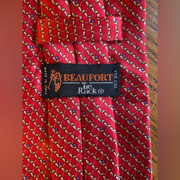 Tie rack ‘Beaufort’ red with gold leaves and blue dots - Picture 2 of 5